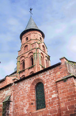 Fototapeta na wymiar Collonges la rouge, extérieur de l'église saint Pierre, Corrèze, Nouvelle Aquitaine