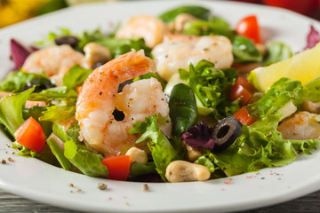 Shrimp salad with tomato, olives and cashew nuts.