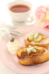 Naklejka na ściany i meble Kiwi fruit on french toast and English tea