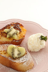 Kiwi fruit on french toast