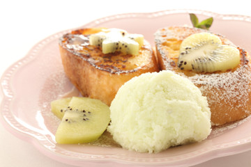 Kiwi fruit on french toast