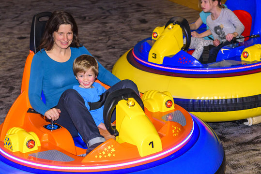 Fahrspaß im Indoor-Freizeitpark