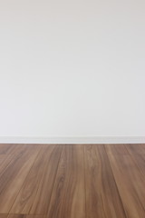 新築のフローリングと壁