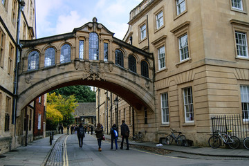 Bridge of Sighs in Oxford and walking people.