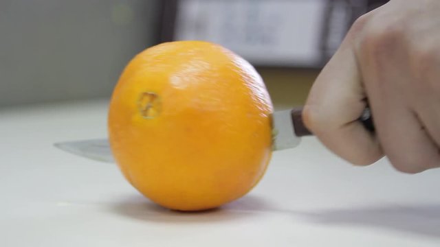 Slicing orange