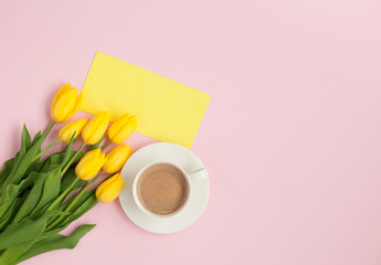 Latte with greeting card and yellow flowers