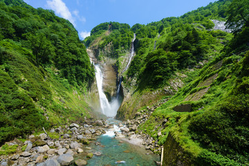 Fototapeta na wymiar 称名滝 Shomyo Falls