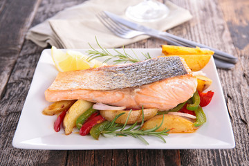 fried salmon with vegetables