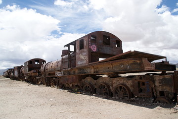 Fototapeta na wymiar Cimetière de trains, Uyuni