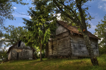 Obraz premium Old wooden cottage