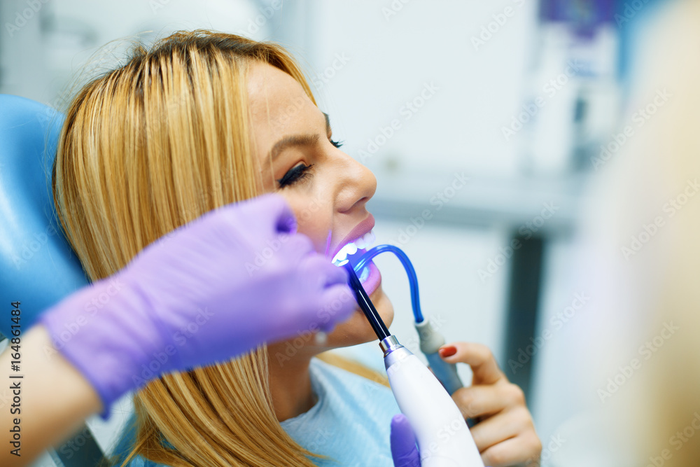 Wall mural woman in dentist office