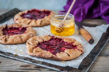Wholemeal Plum Galettes with Honey