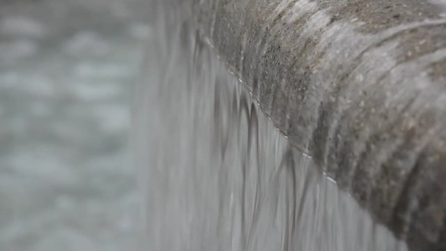 Wasserspiele am Brunnen