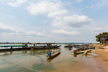 Fototapeta na wymiar Boats on Mekhong Don Det