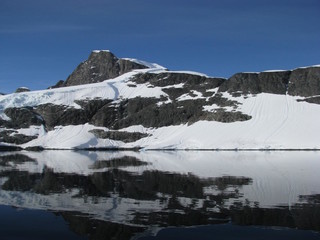 Fototapeta premium Montagnes et reflets, Antarctique