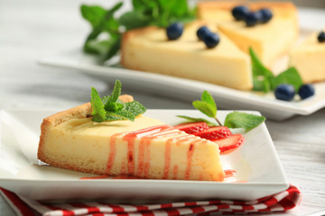 Fototapeta na wymiar Plate with delicious cheesecake and strawberry, closeup