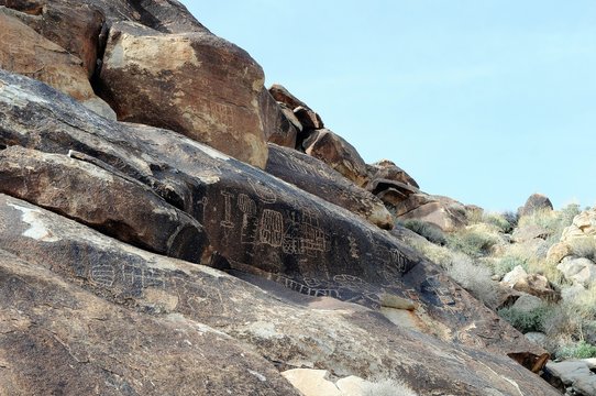 Grapevine Canyoon Petroglyphs