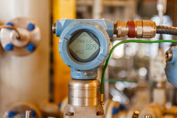Digital pressure gauge for monitor process controller industry oil and gas , Use in service and maintenance, Programmable logic controller used in sea offshore.