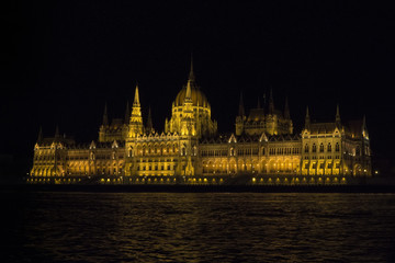 Fototapeta premium Budapest Parliament in Hungary at night on the Danube river