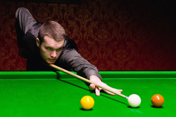 Snooker player during game - obrazy, fototapety, plakaty