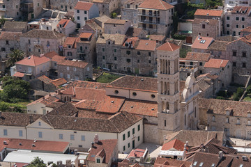 Fototapeta na wymiar Vue sur la ville de Hvar en Croatie