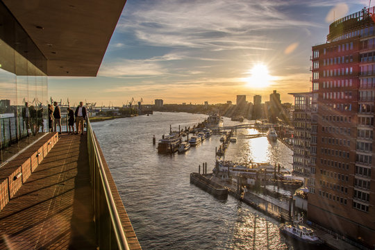 Hamburger Hafen, von der Plaza der Elbphilharmonie aus gesehen