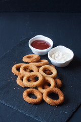 Onion rings with mayonnaise and ketchup