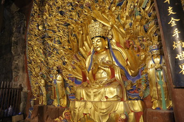 Fototapeta premium Bodhisattva, Buda de las mil manos, Esculturas Rupestres de Dazu , Monte Baoding, China