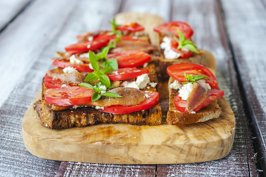 Crostini with anchovies, olives and tomatoes