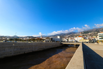 Die Hafenpromenade von Funchal auf der Insel Madeira