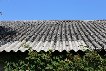 Asbestdach (Asbestos roof)
