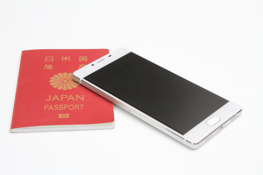 パスポート (10年)とスマートフォン