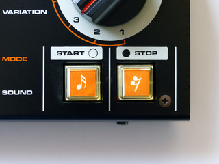 古いドラムマシーン