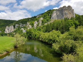 Fototapeta na wymiar Der Rabenfelsen im oberen Donautal