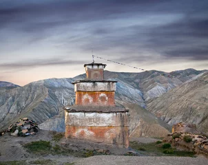 Fotobehang Oude Bon stoepa in Saldang dorp, Dolpo, Nepal © Zzvet