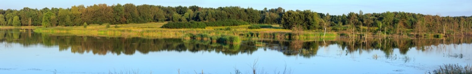 Fototapeta na wymiar Evening summer lake panorama.