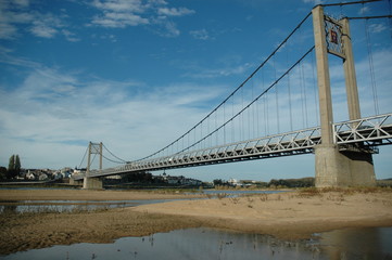 Pont suspendu traversant la Loire à Ancenis en Loire-Atlantique