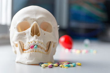  Skull model and drug in hospital or Skull model and drug for education in laboratory.