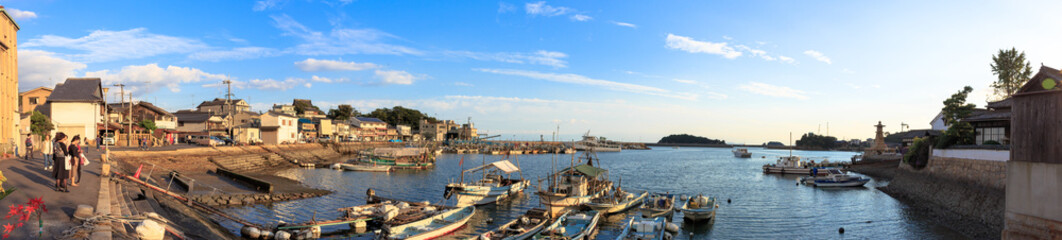 Fototapeta na wymiar 江戸時代の漁港　鞆の浦　パノラマ