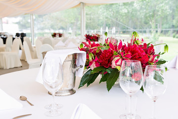 Beautiful flowers on the wedding table.