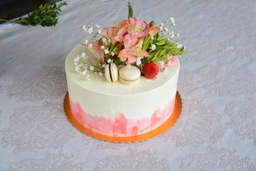 Obraz na płótnie Canvas small white wedding flower cake