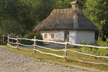 Fototapeta na wymiar Hut in the Ukrainian style