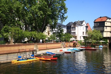 Fototapeta na wymiar Idylle mit Booten in Bad Kreuznach an der Nahe