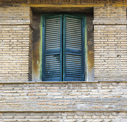 Fototapeta na wymiar Green window shutters