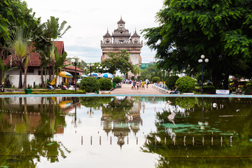 Fototapeta premium Laos Patuxai : ビエンチャン・勝利の門・パトゥーサイ