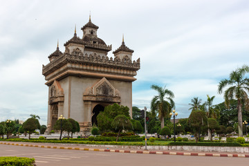Fototapeta na wymiar Laos Patuxai : ビエンチャン・勝利の門・パトゥーサイ