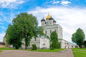 Fototapeta na wymiar Ancient Pskov Kremlin cathedral in Russia.