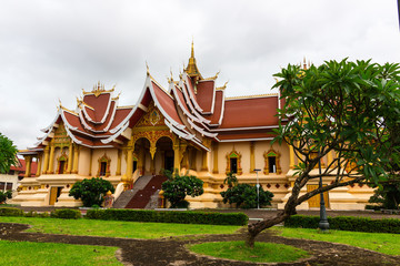 Fototapeta premium Great Sacred Stupa・Pha That Luang・Laos : タート・ルアン・ビエンチャン・寺