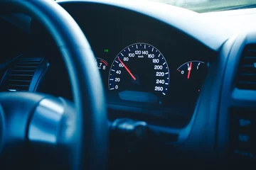 Crédence de cuisine en verre imprimé Voitures rapides Driving car speedometer speed transportation background.