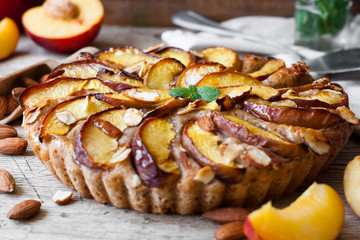 Pie with peaches and almonds